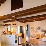 펜션 Casa El Montcel, A Unique With Roofterrace And Shared Pool