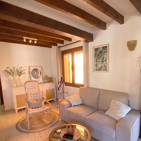 בית נופש Casa El Montcel, A Unique With Roofterrace And Shared Pool